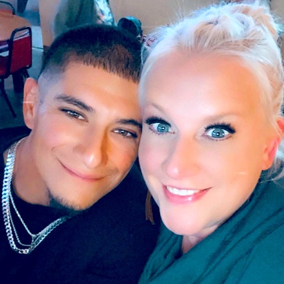 Handbags - Shannon (And Maybe Felipe) Is Live Share Show!!